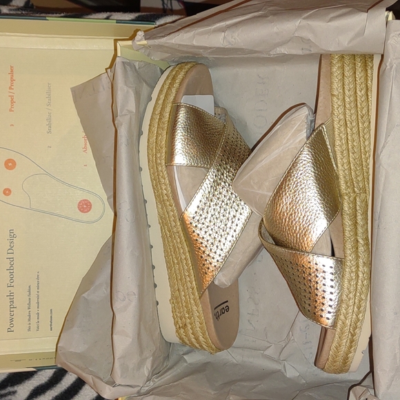 👣EARTH Madena Marigold Slides gold footwear - Picture 9 of 16